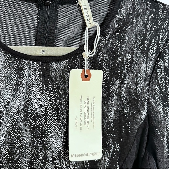 Revolve Lanston Printed Slimming Dress In Black/White Size M New With Tags - Picture 4 of 8